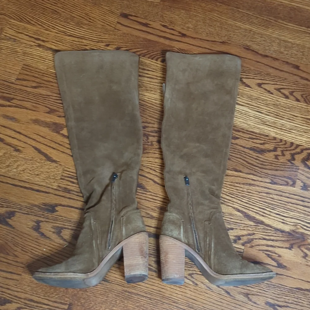 Vince Camuto 